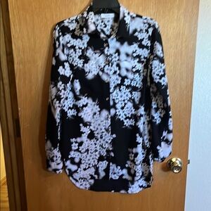 Pretty blouse for any ocasión, like new hardly use